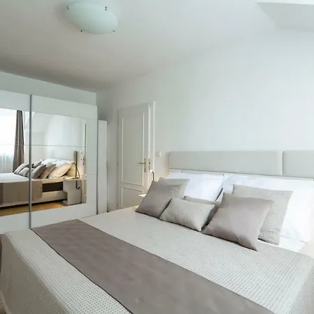 Central On 1 Apartament *